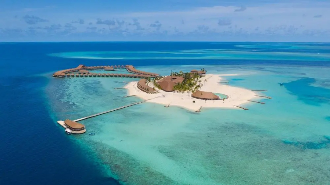 Cinnamon Velifushi Maldives Hotel — the beach