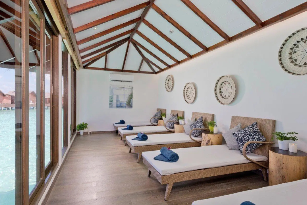 Grand Park Kodhipparu Maldives — a room