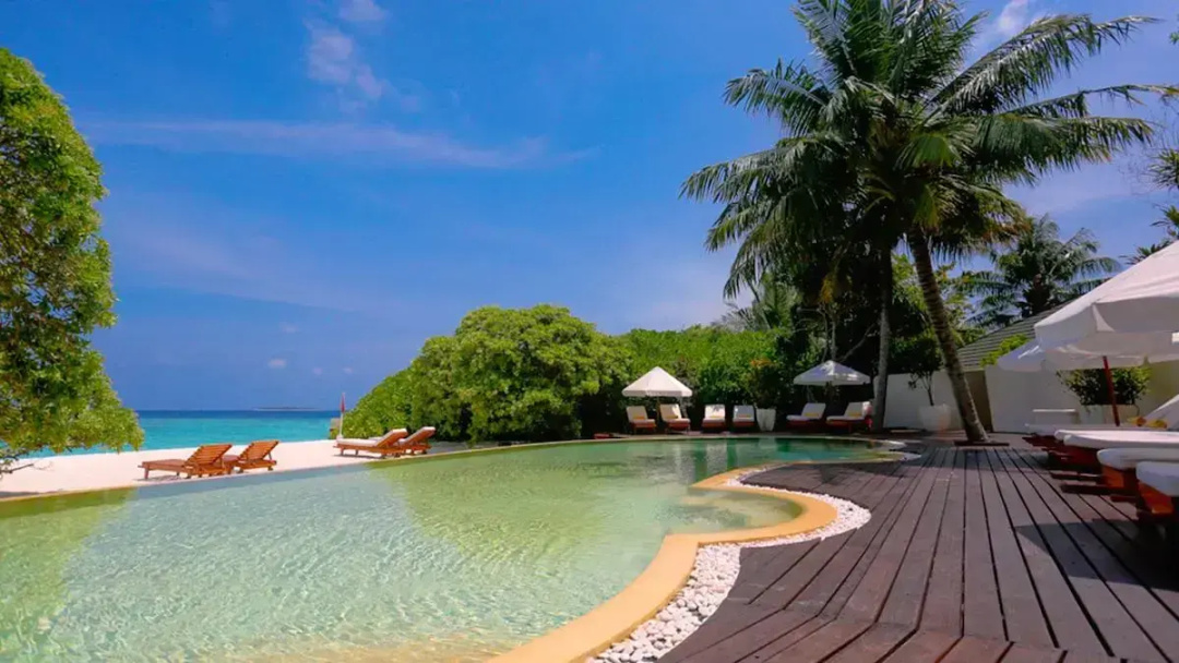 Adaaran Prestige Water Villas — the beach