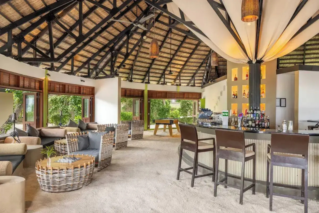 Angsana Velavaru — dining