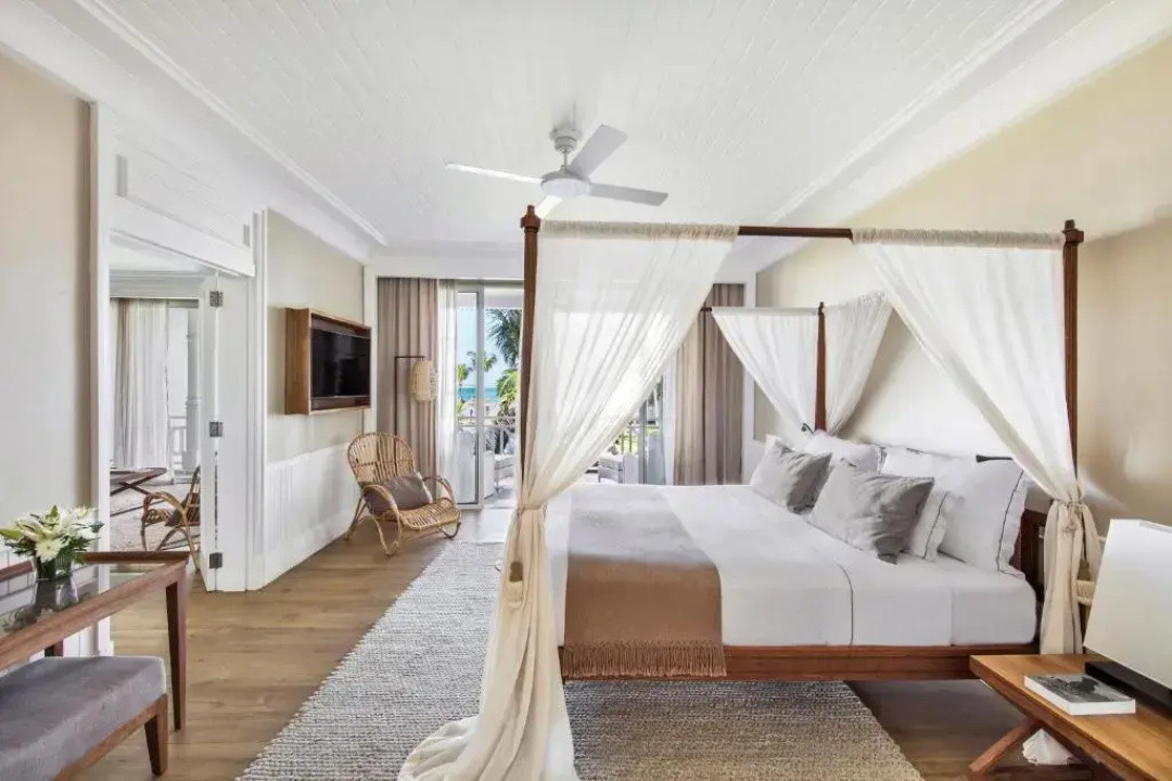 Senior Double Suite with garden view