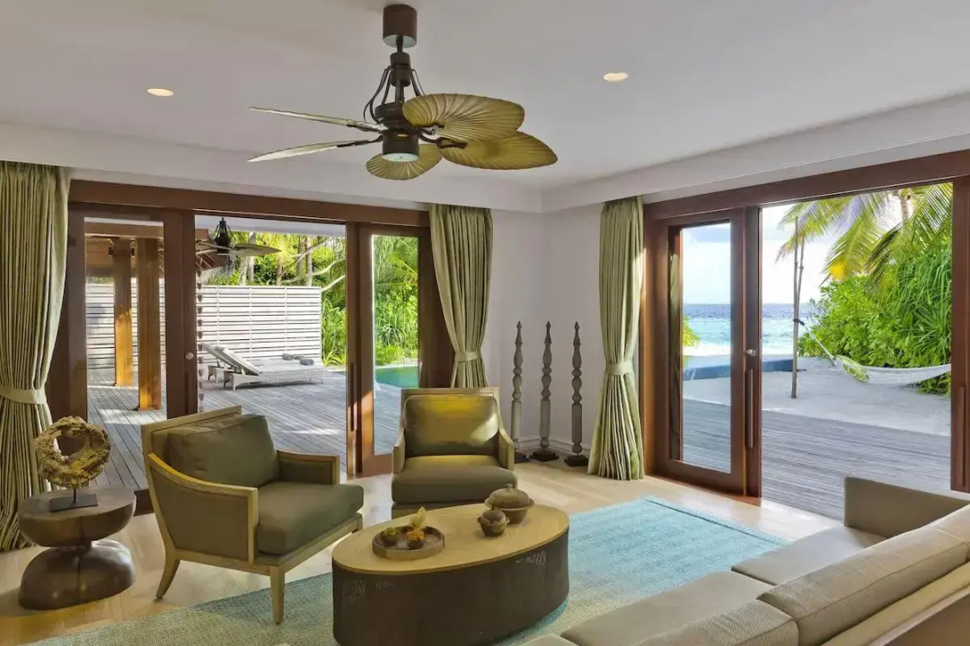 Dusit Thani Maldives Resort — a balcony