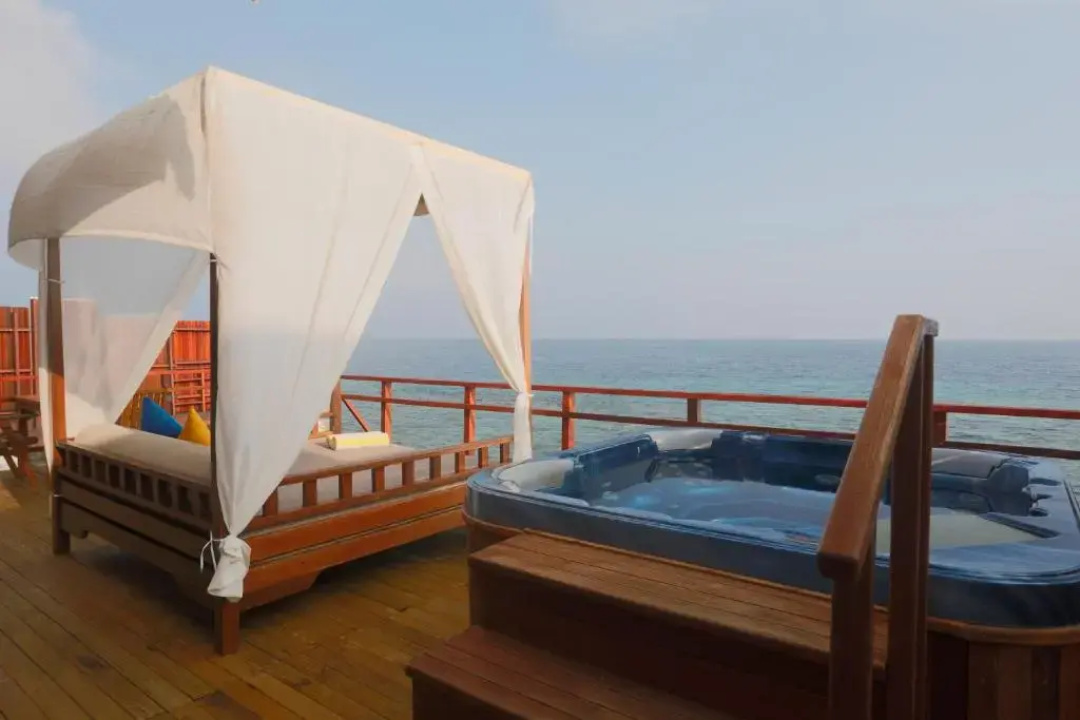 Furaveri Maldives Hotel — a balcony