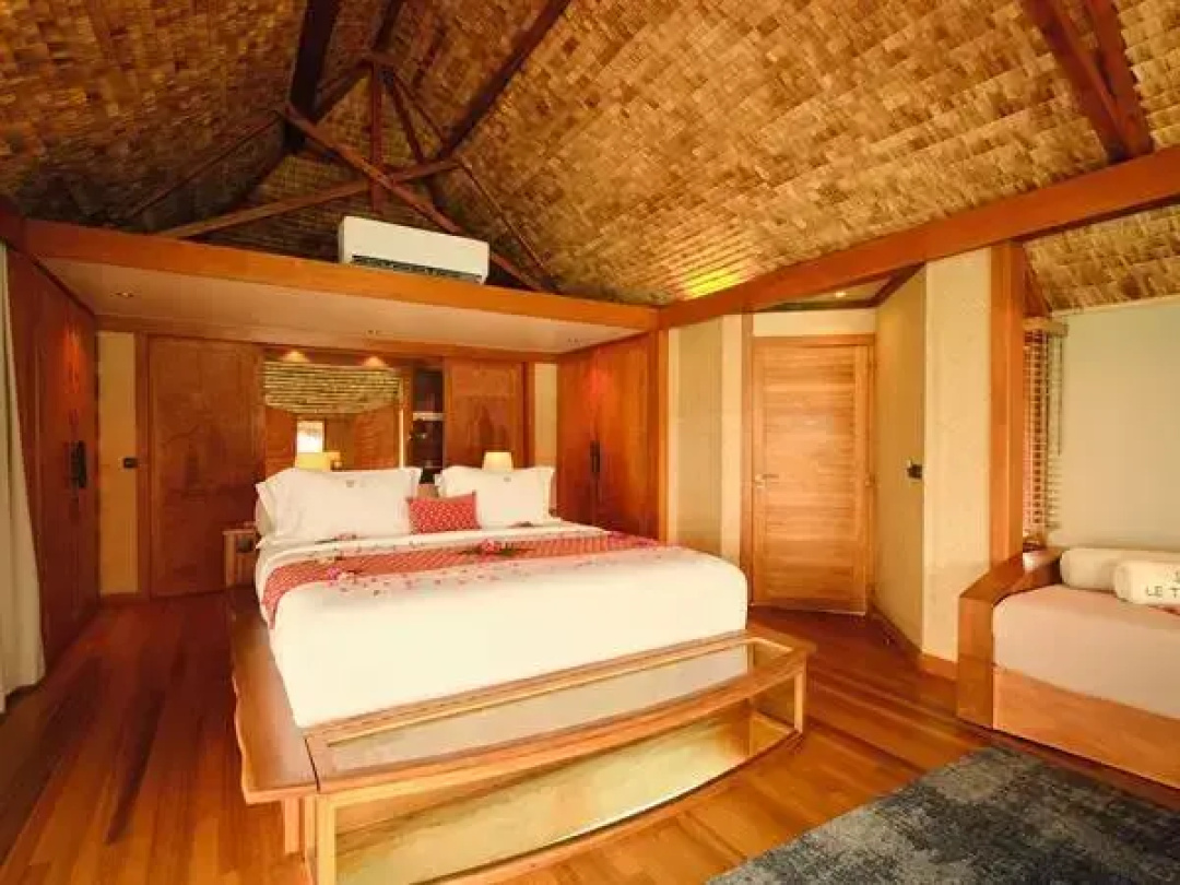 End Of Pontoon Double Overwater Suite