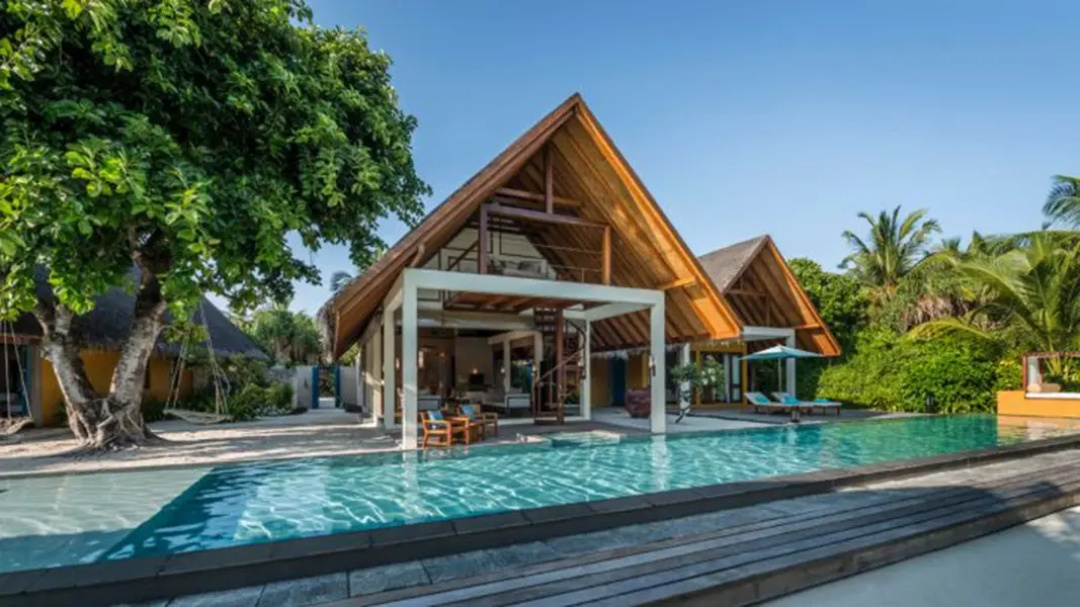 Four Seasons Landaa Giraavaru — the pool