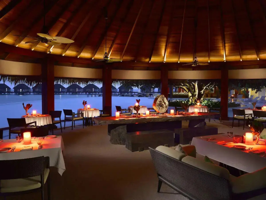 Dusit Thani Maldives Resort — dining