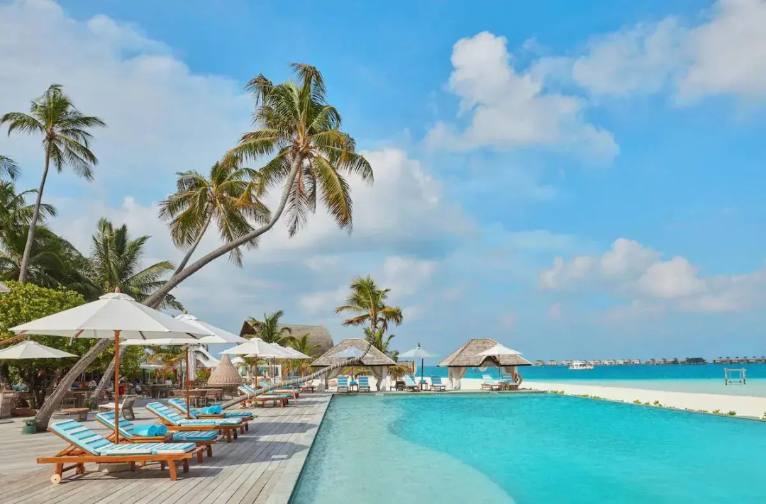 Angsana Velavaru — the beach