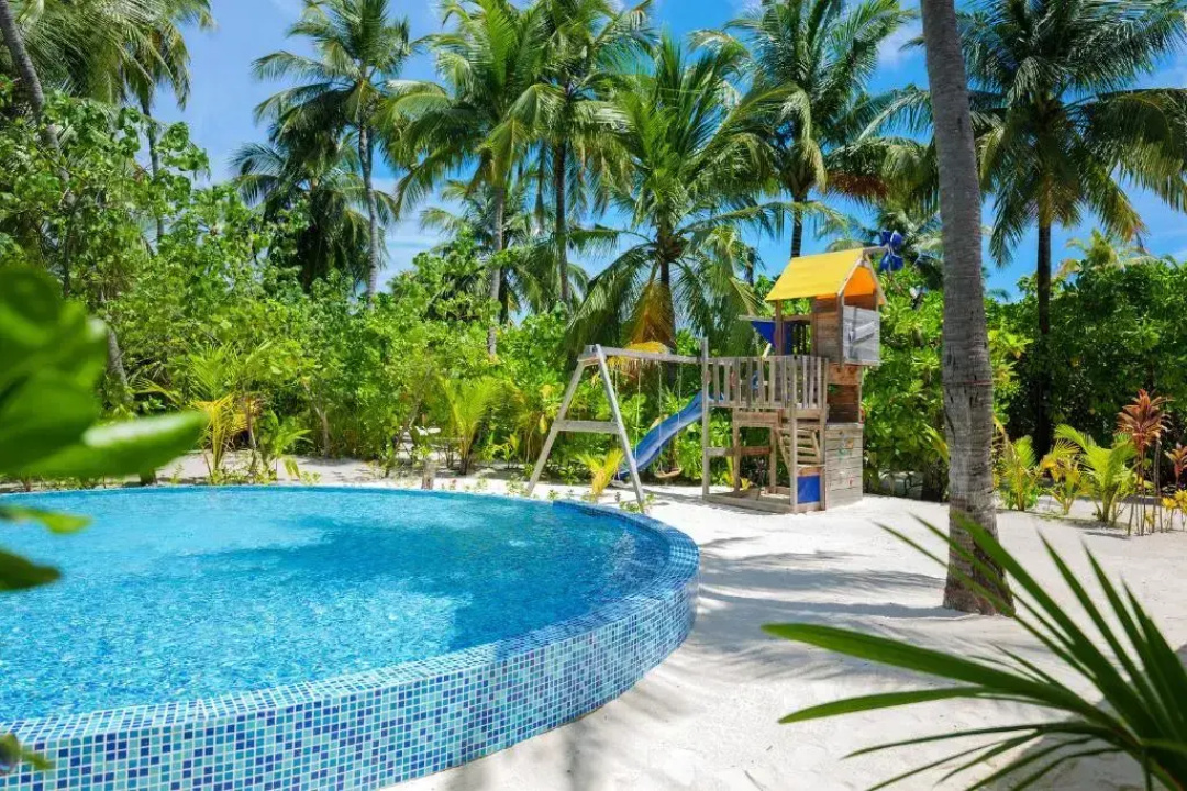 Baglioni Resort Maldives Luxury All-Inclusive — the pool