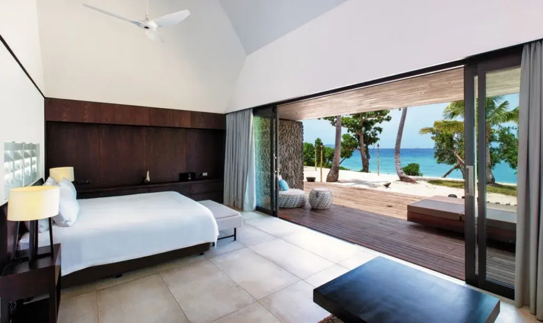4 Bedrooms The Palms beachfront