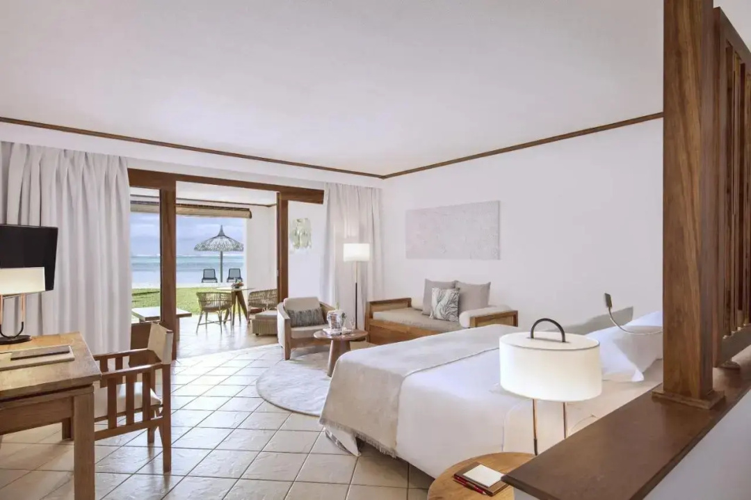 Paradis Beachcomber Golf Resort & Spa — a room