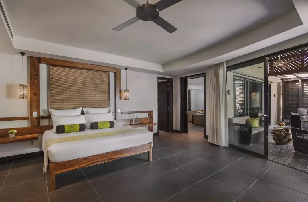Beachfront Senior with pool Suite