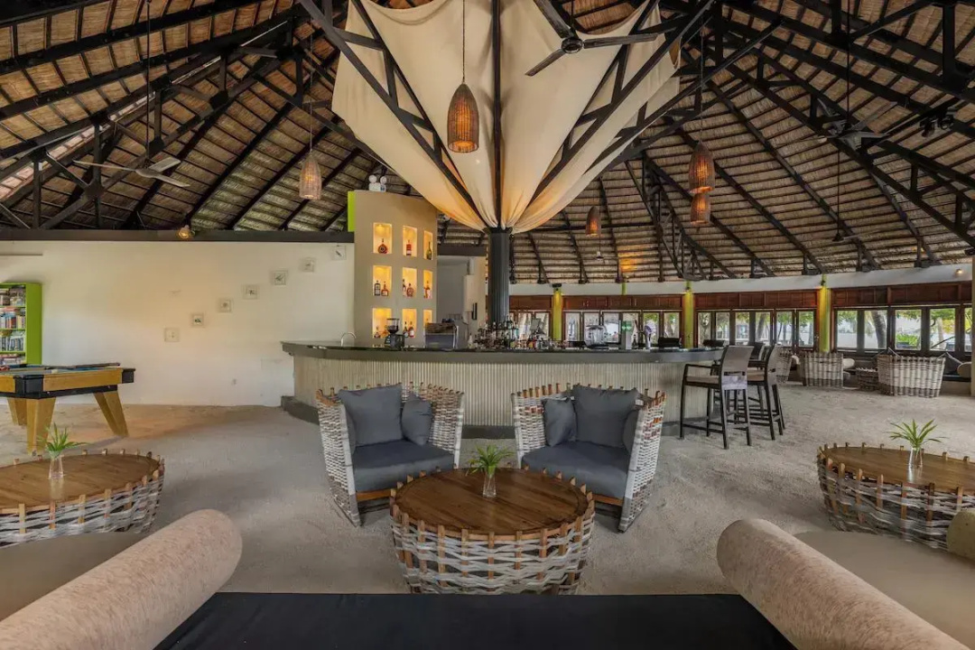 Angsana Velavaru — dining