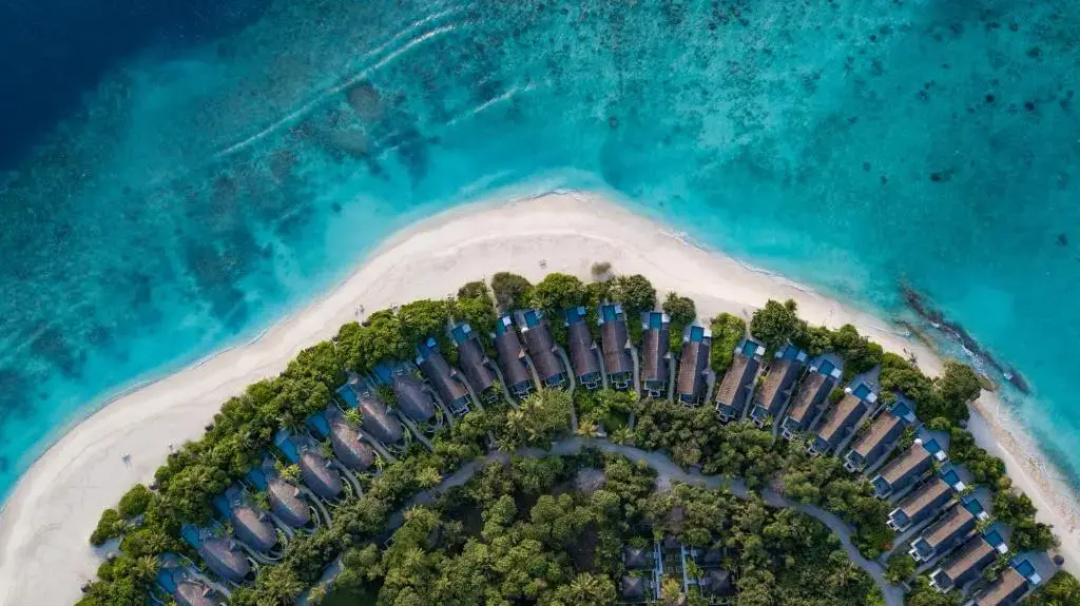 Furaveri Maldives Hotel — the beach