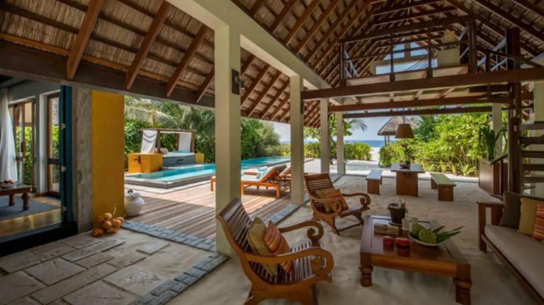 Four Seasons Landaa Giraavaru — the grounds