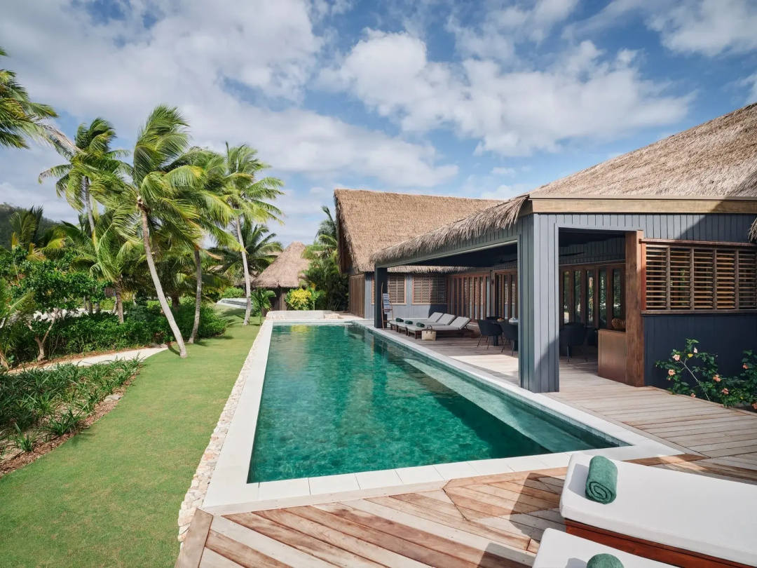 6 Bedrooms Pool Residence beachfront