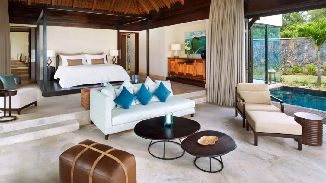 4 Bedrooms Villa beachfront