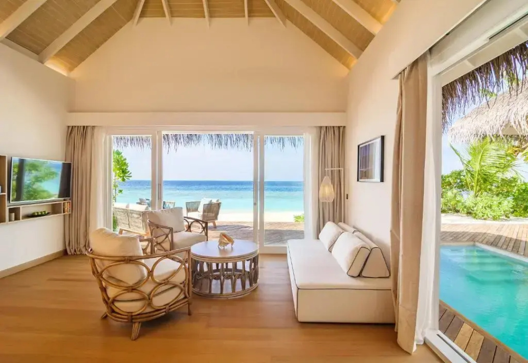 Baglioni Resort Maldives Luxury All-Inclusive — a balcony