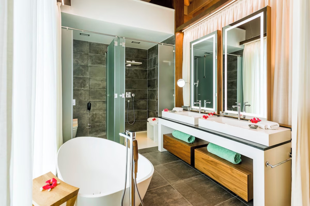 InterContinental Bora Bora Resort Thalasso Spa — a bathroom