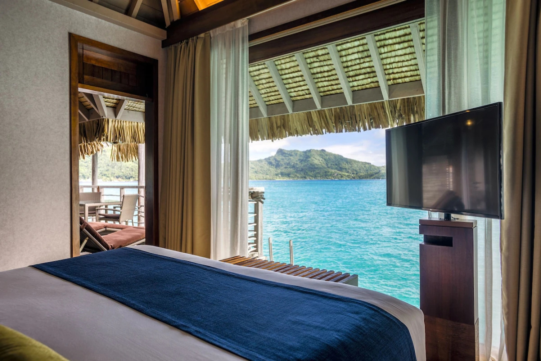 InterContinental Bora Bora Resort Thalasso Spa — a balcony