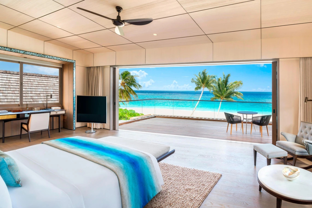 3 Bedrooms Caroline Astor Estate Villa