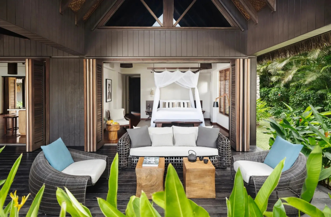 4 Bedrooms Pool Residence beachfront