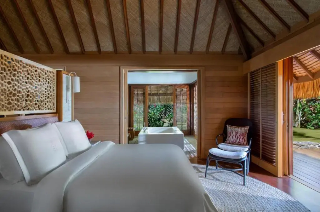 2 Bedrooms Premier Villa beachfront