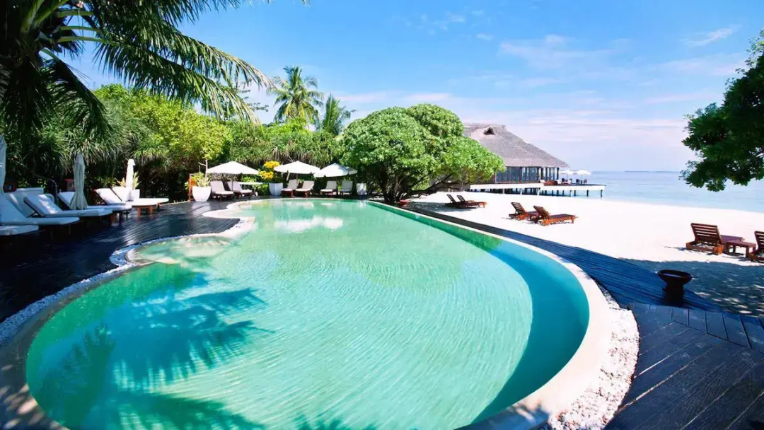 Adaaran Prestige Water Villas — the pool