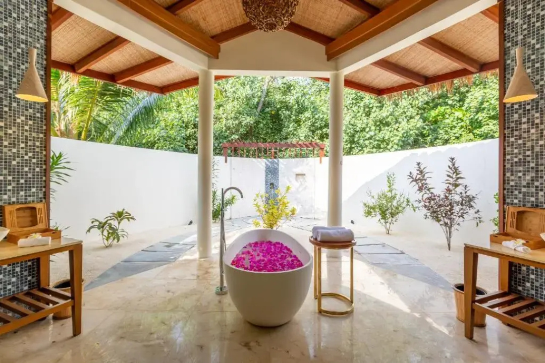 Furaveri Maldives Hotel — the grounds