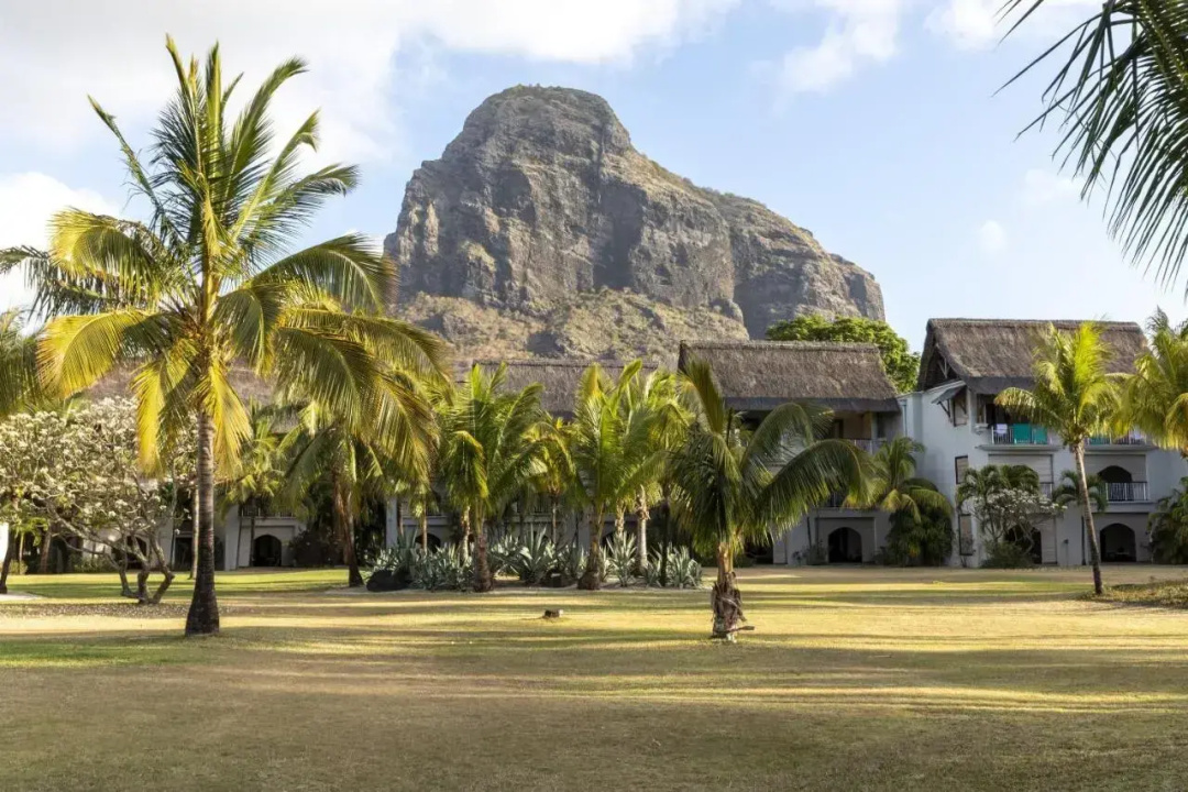 Paradis Beachcomber Golf Resort & Spa — the grounds