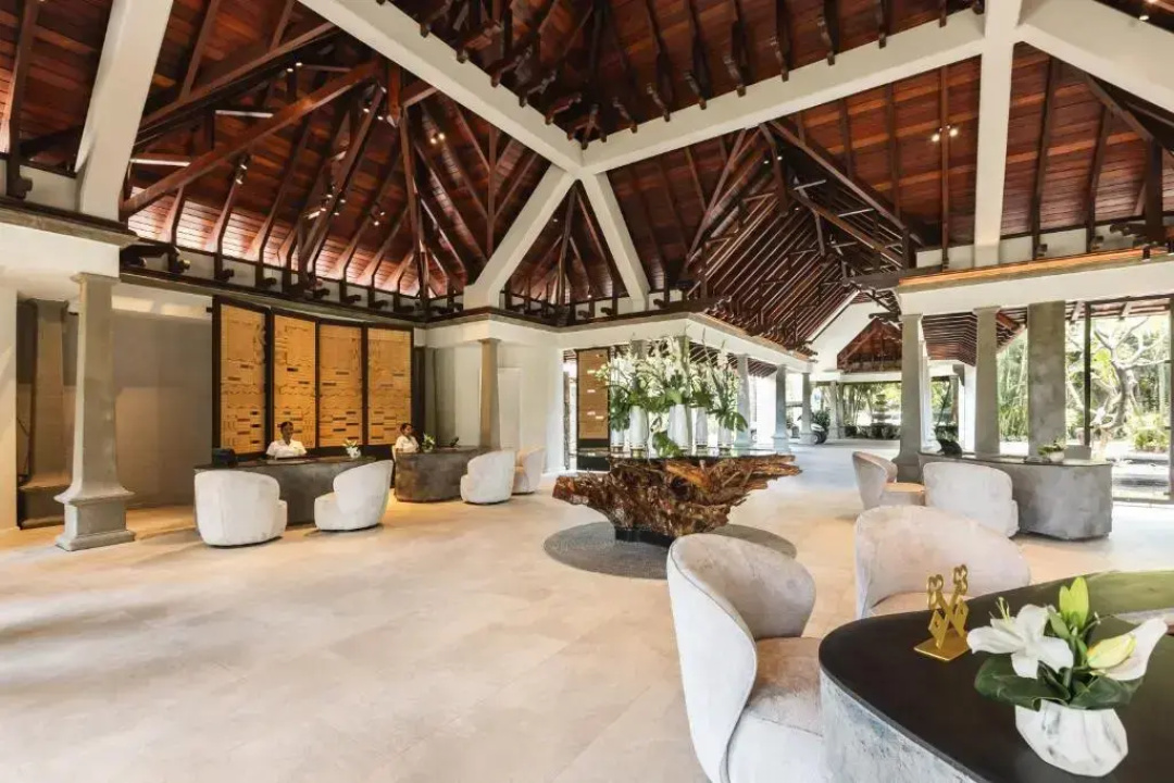 Maradiva Villas Resort & Spa — the lobby