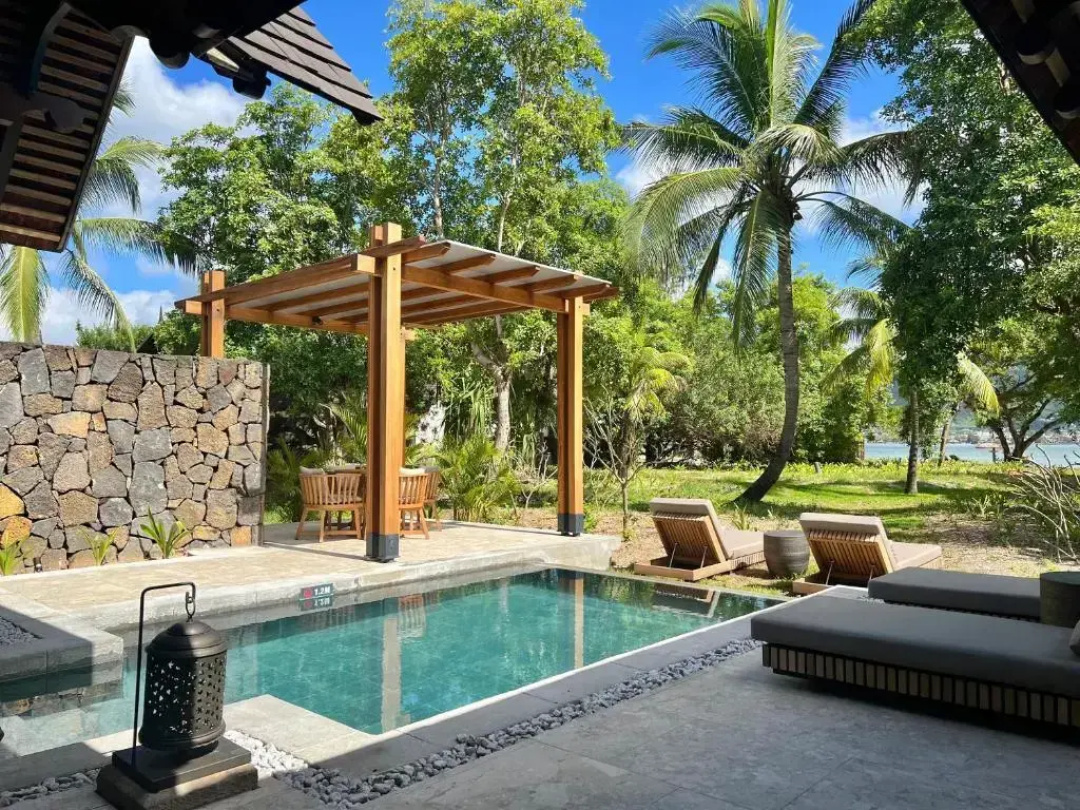 Maradiva Villas Resort & Spa — the pool