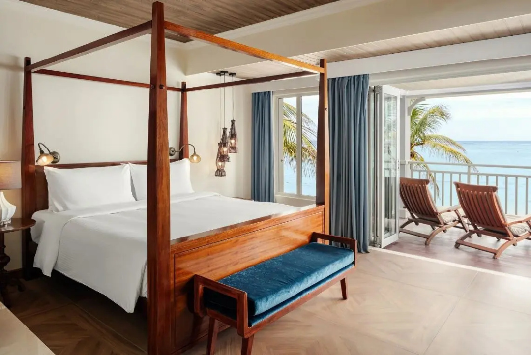 Peninsula Double Suite with balcony