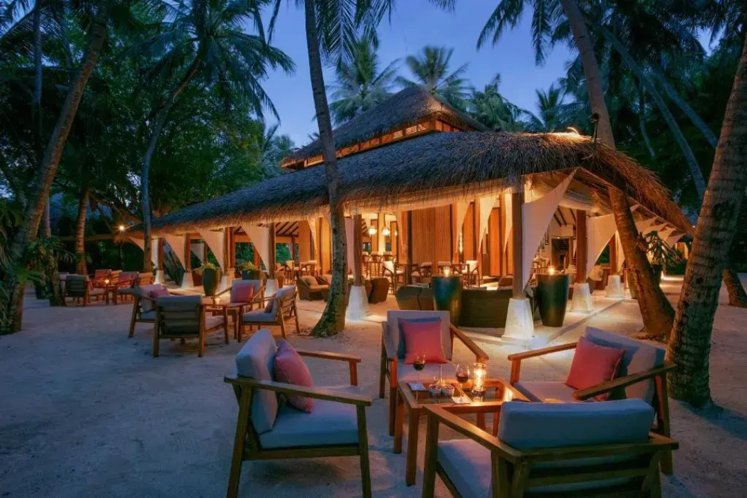 Baros Maldives — the grounds