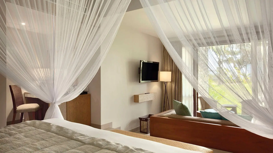 Deluxe Suite with lagoon view