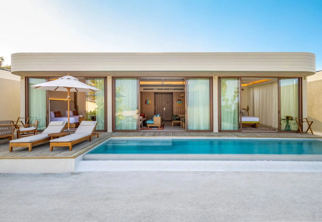 Centara Grand Lagoon Maldives — the pool