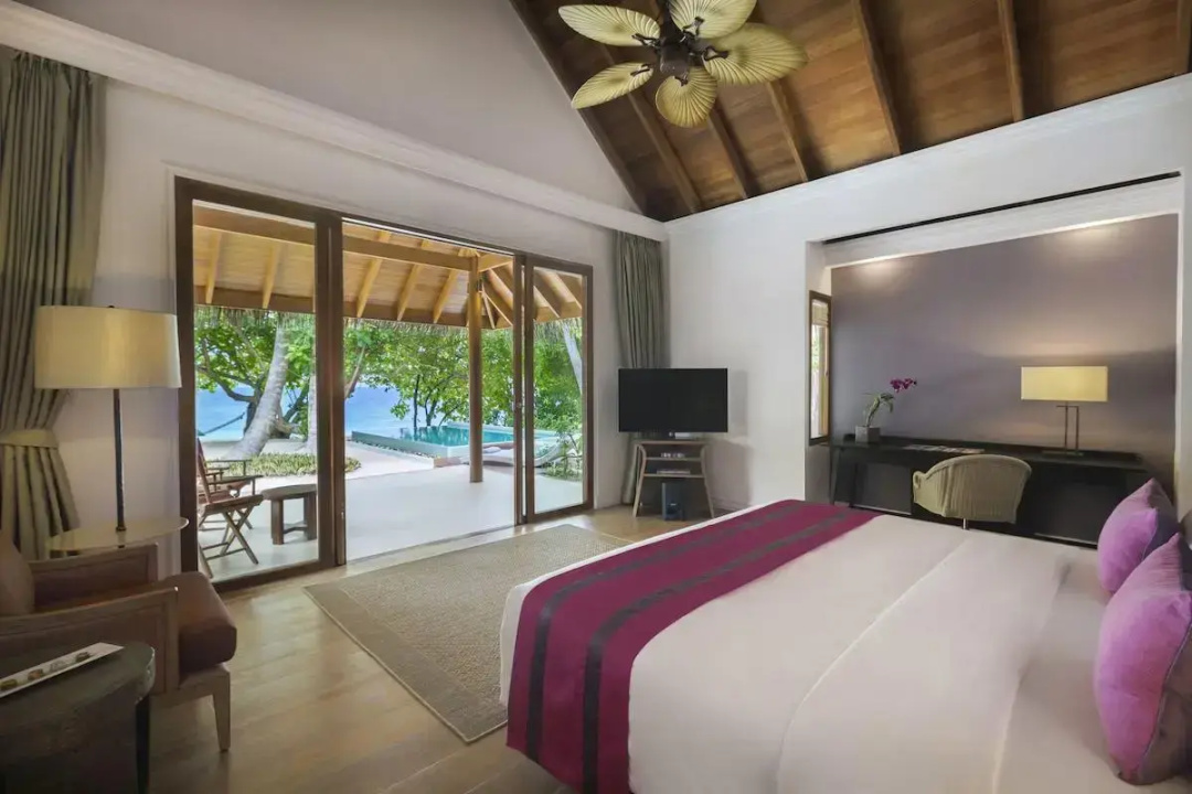 Dusit Thani Maldives Resort — a room