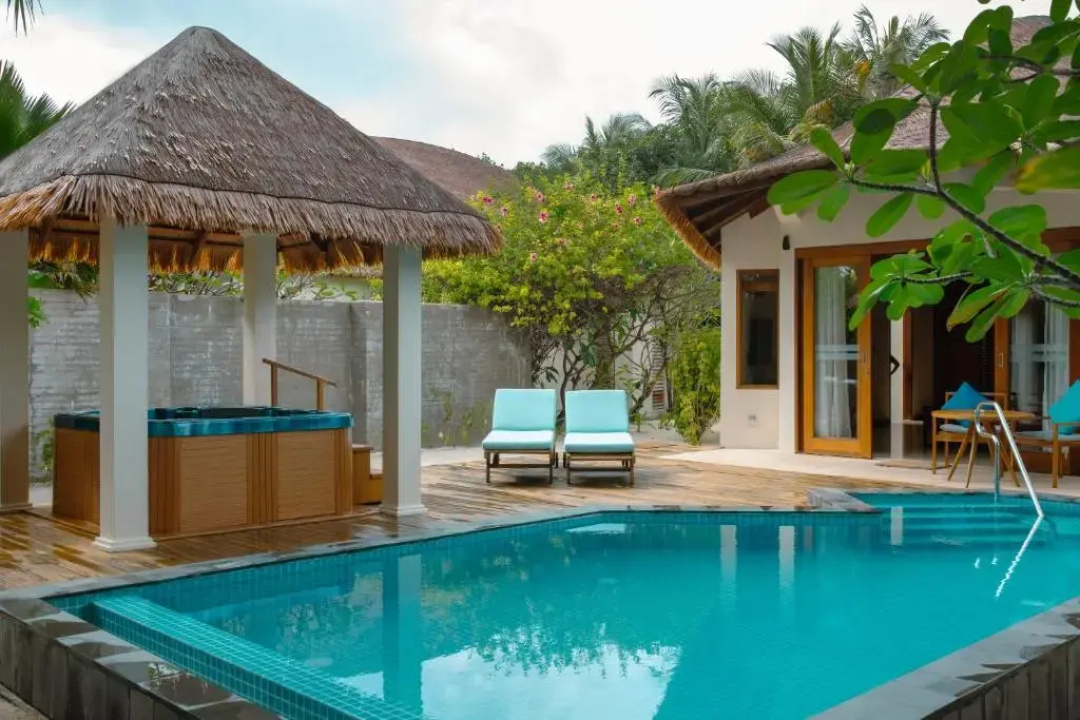 Furaveri Maldives Hotel — the pool