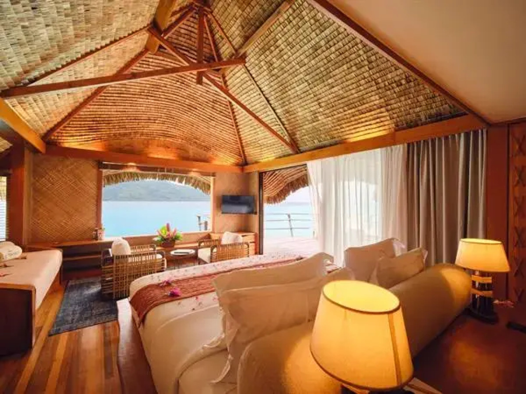Taha'a Premium Double Overwater Suite