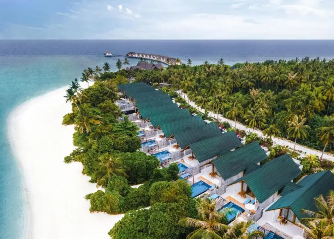 Furaveri Maldives Hotel — the beach
