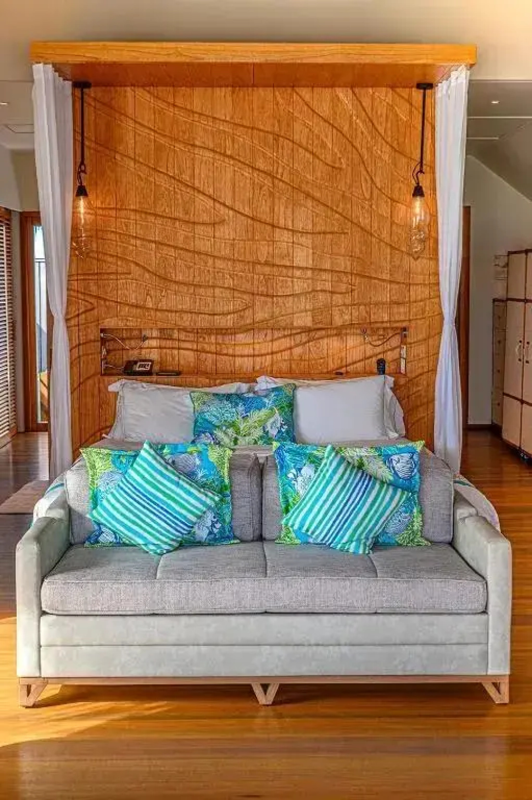 Constance Moofushi All Inclusive Hotel — a room