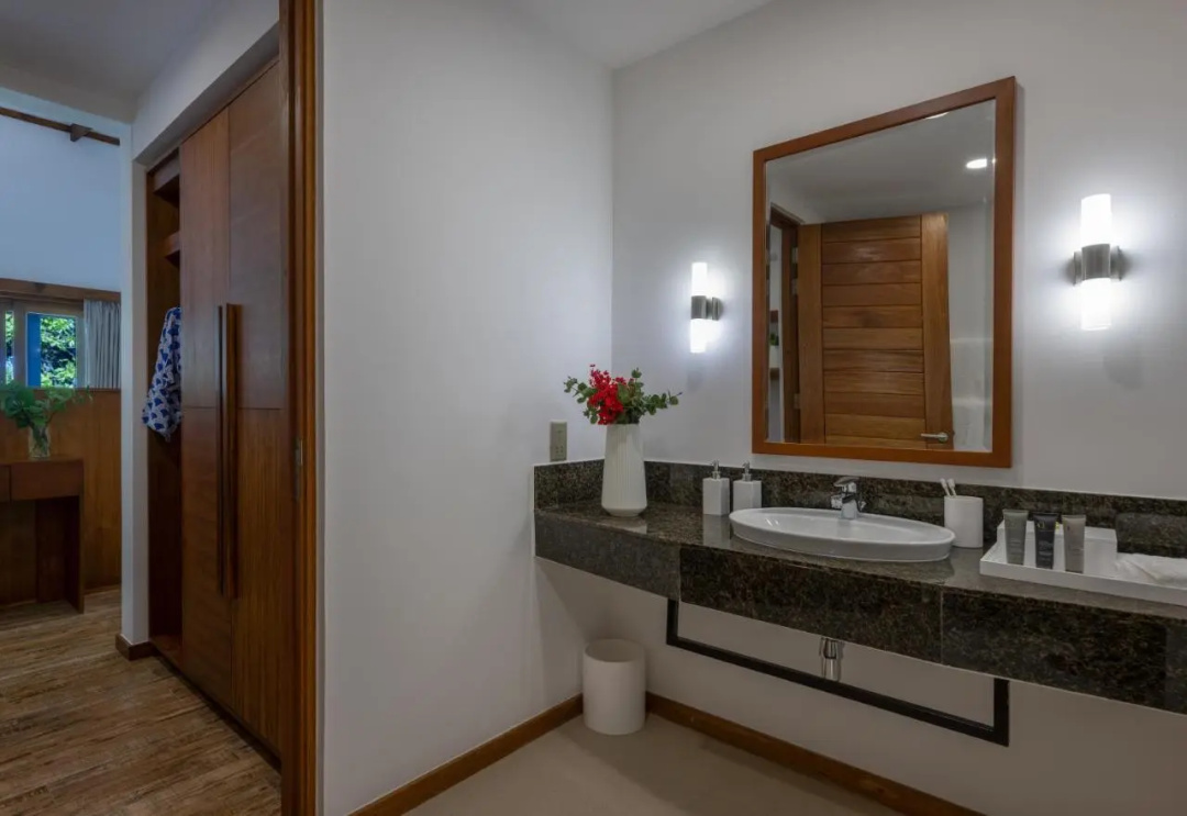 Ifuru Island Maldives — a bathroom