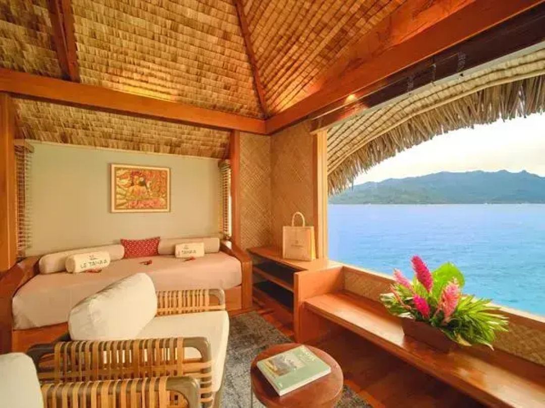 Taha'a Double Overwater Suite