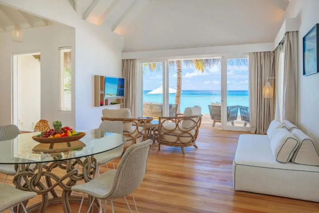 Baglioni Resort Maldives Luxury All-Inclusive — a balcony