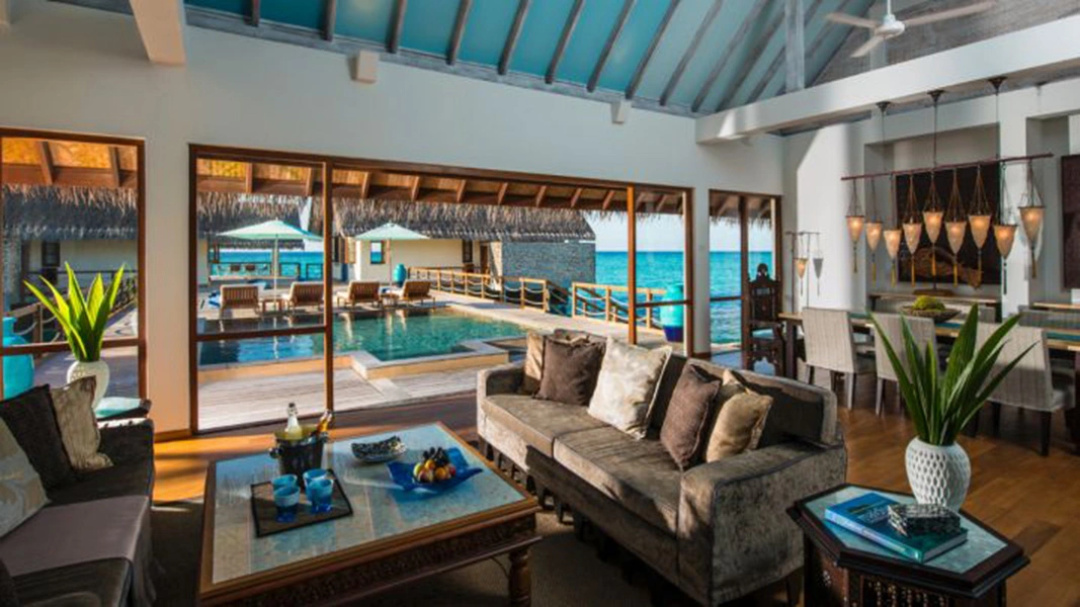 Four Seasons Landaa Giraavaru — the lobby