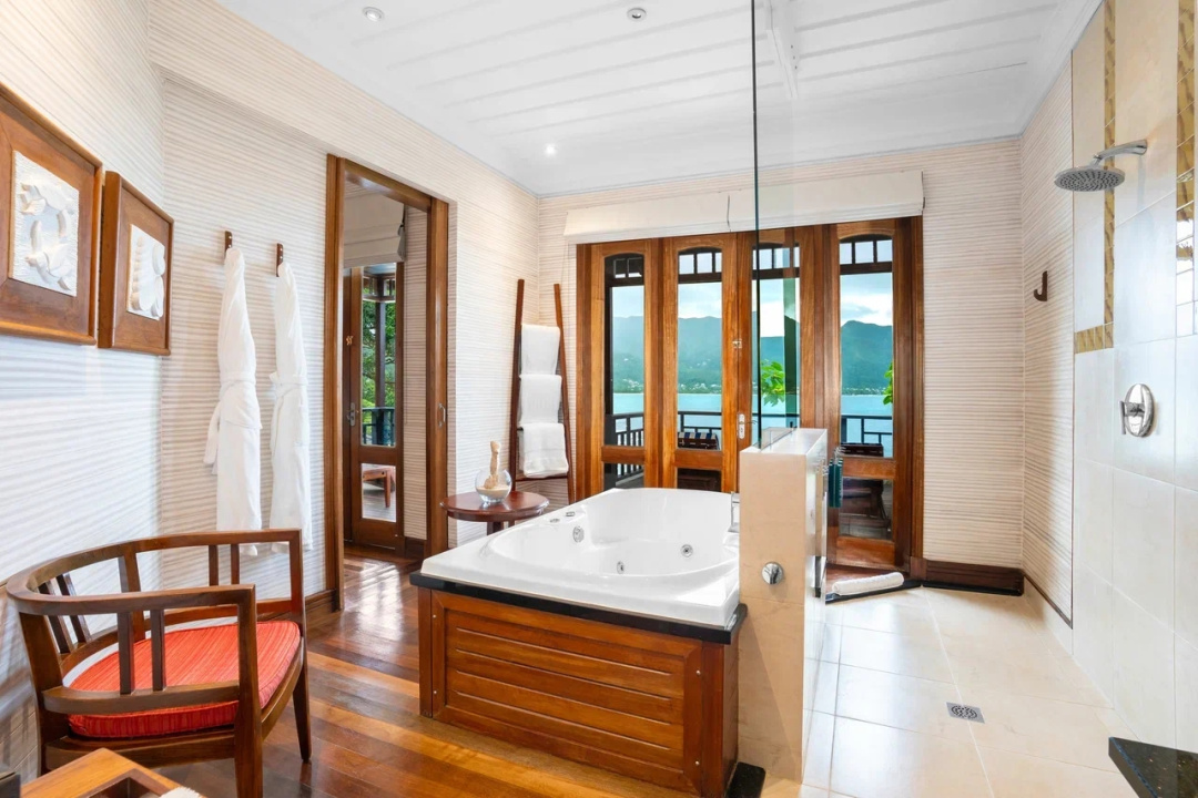 Hilton Seychelles Northolme Resort & Spa — a bathroom