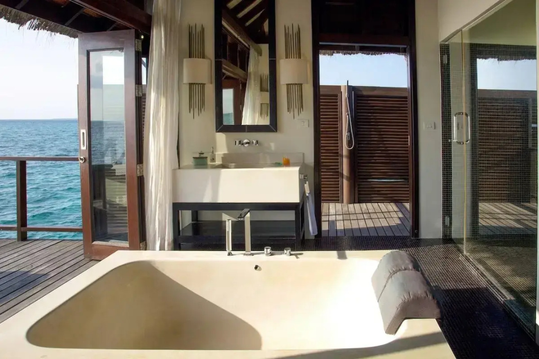 Coco Bodu Hithi Resort — the grounds