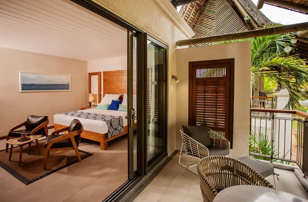 Paradis Beachcomber Golf Resort & Spa — a balcony