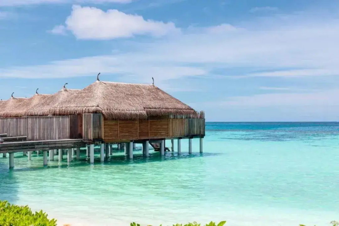 Constance Moofushi All Inclusive Hotel — the beach