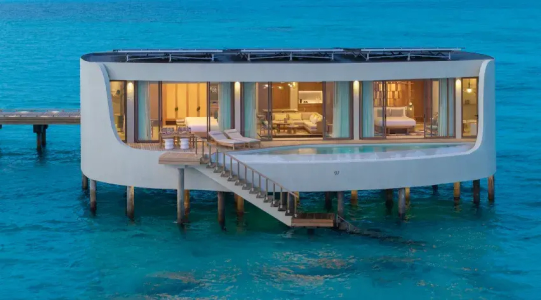 2 Bedrooms Grand Overwater Pool Villa