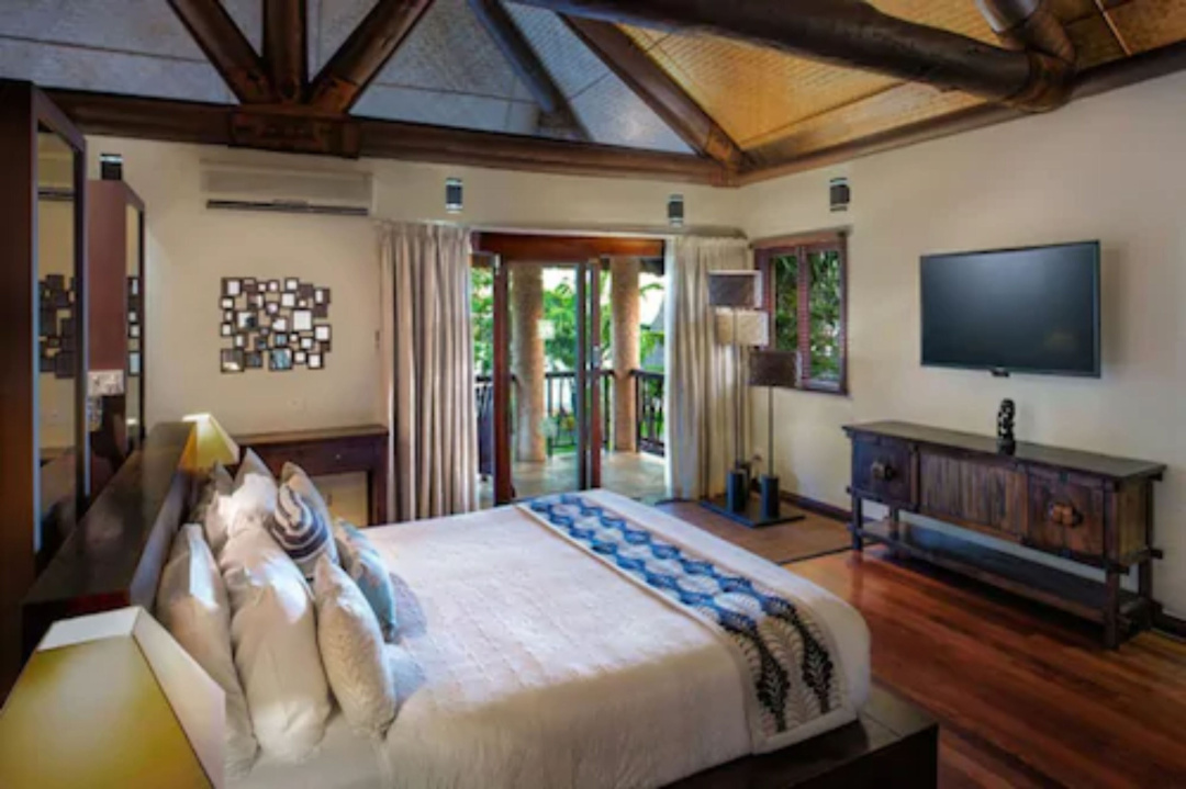 4 Bedrooms Hilltop Residence with ocean view